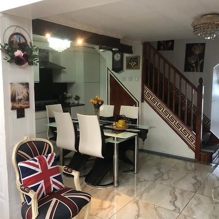 Cheerful 4 Bedroom House With Garden Free Parking London Exteriör bild