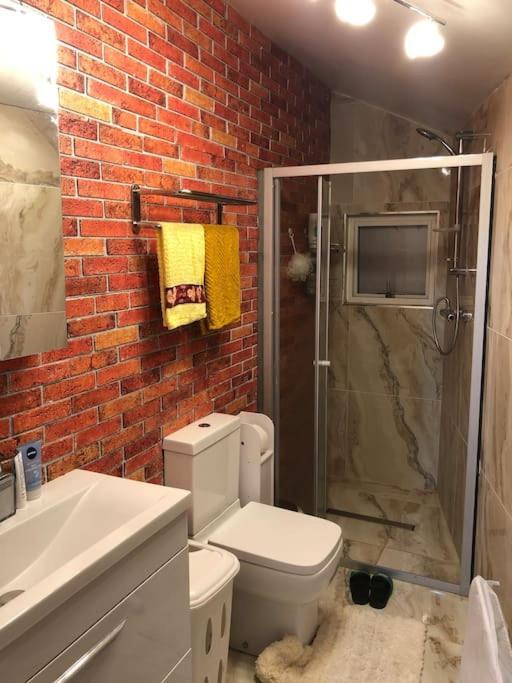 Cheerful 4 Bedroom House With Garden Free Parking London Exteriör bild
