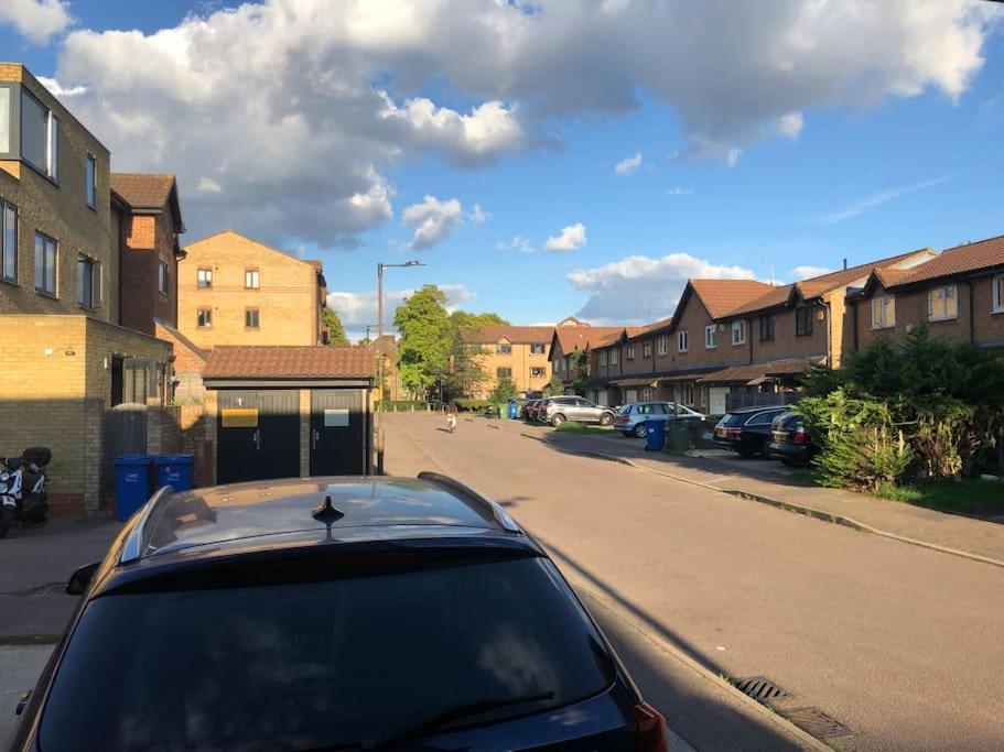 Cheerful 4 Bedroom House With Garden Free Parking London Exteriör bild