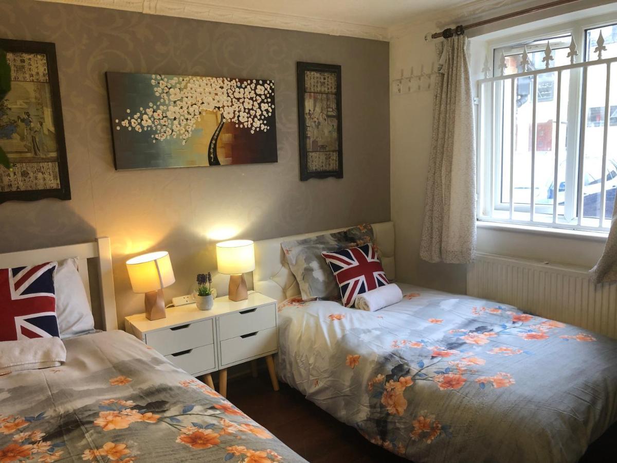 Cheerful 4 Bedroom House With Garden Free Parking London Exteriör bild