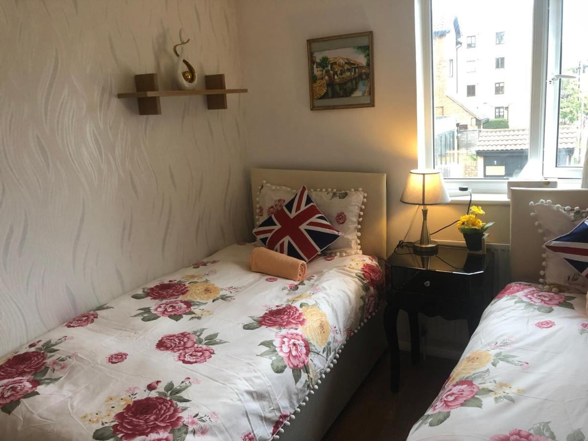 Cheerful 4 Bedroom House With Garden Free Parking London Exteriör bild