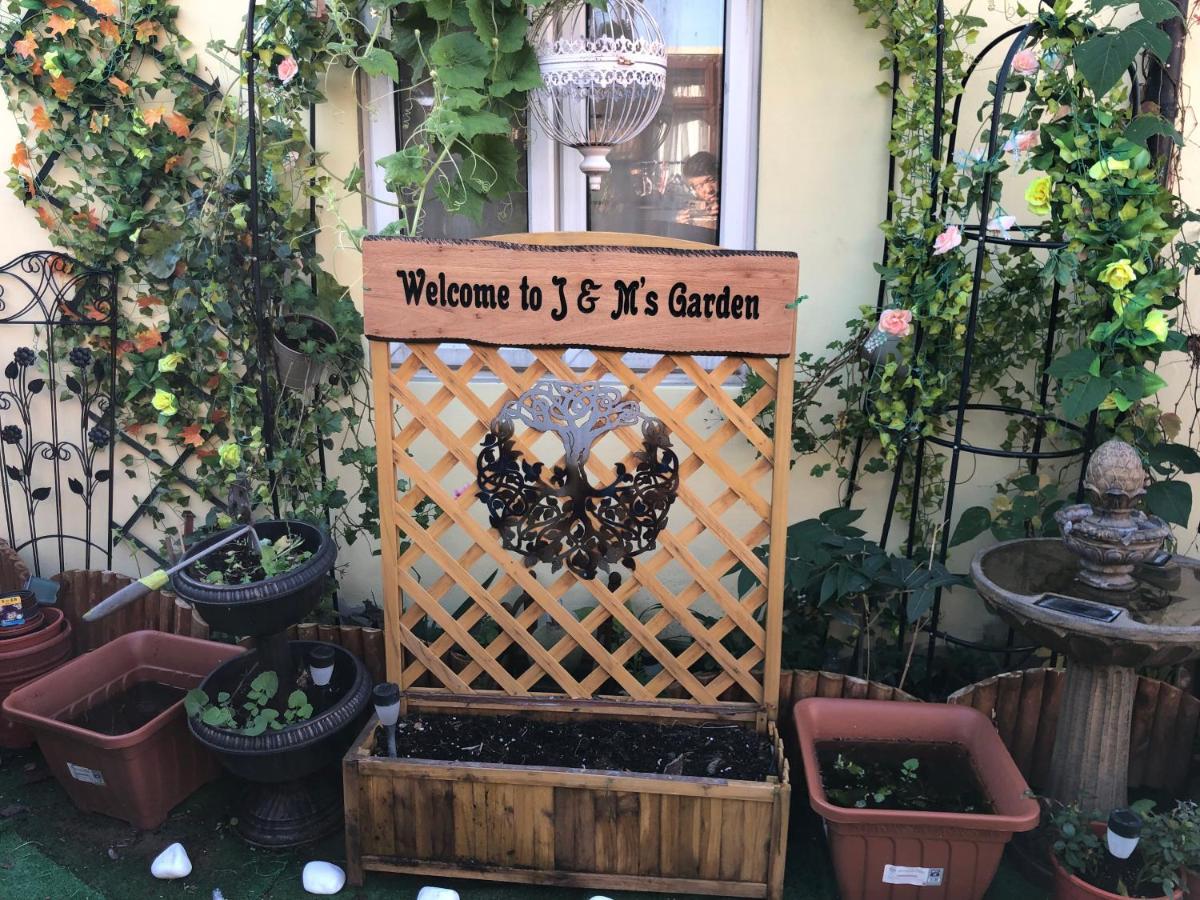 Cheerful 4 Bedroom House With Garden Free Parking London Exteriör bild