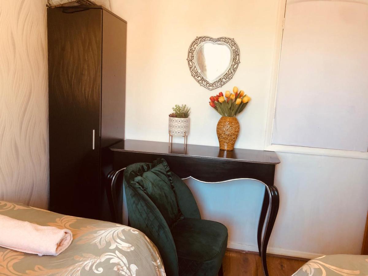 Cheerful 4 Bedroom House With Garden Free Parking London Exteriör bild