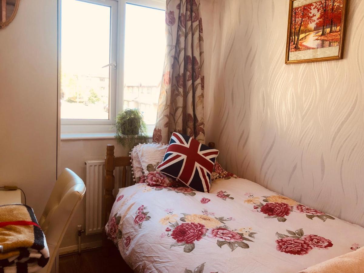 Cheerful 4 Bedroom House With Garden Free Parking London Exteriör bild