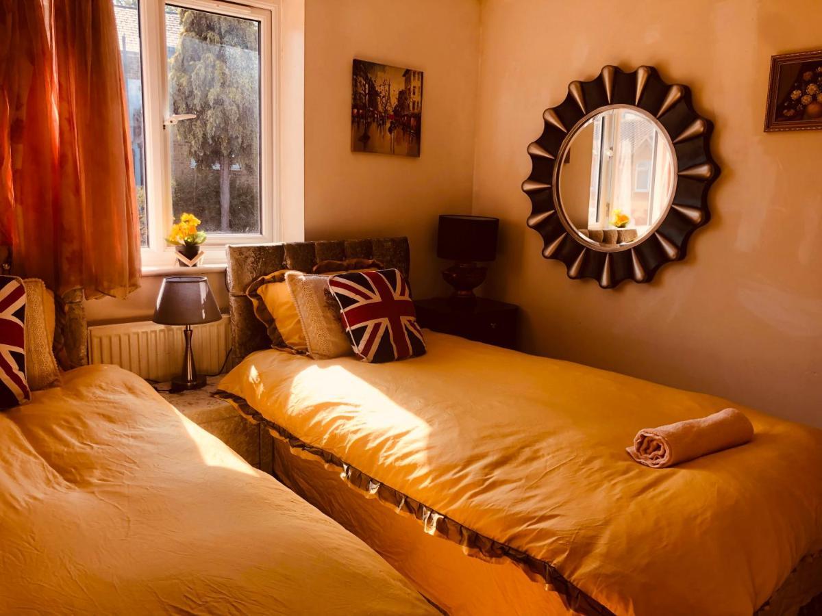 Cheerful 4 Bedroom House With Garden Free Parking London Exteriör bild