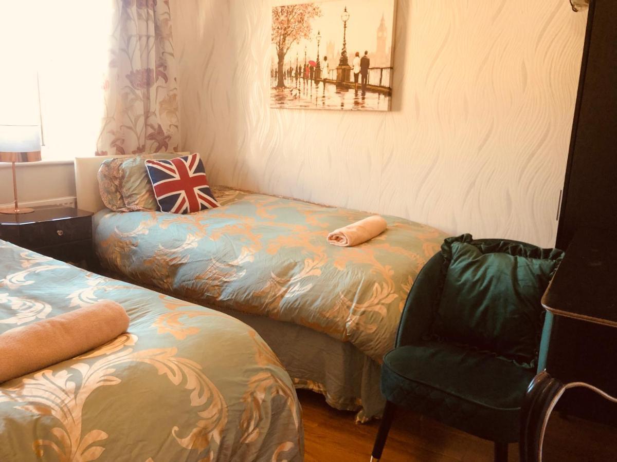 Cheerful 4 Bedroom House With Garden Free Parking London Exteriör bild