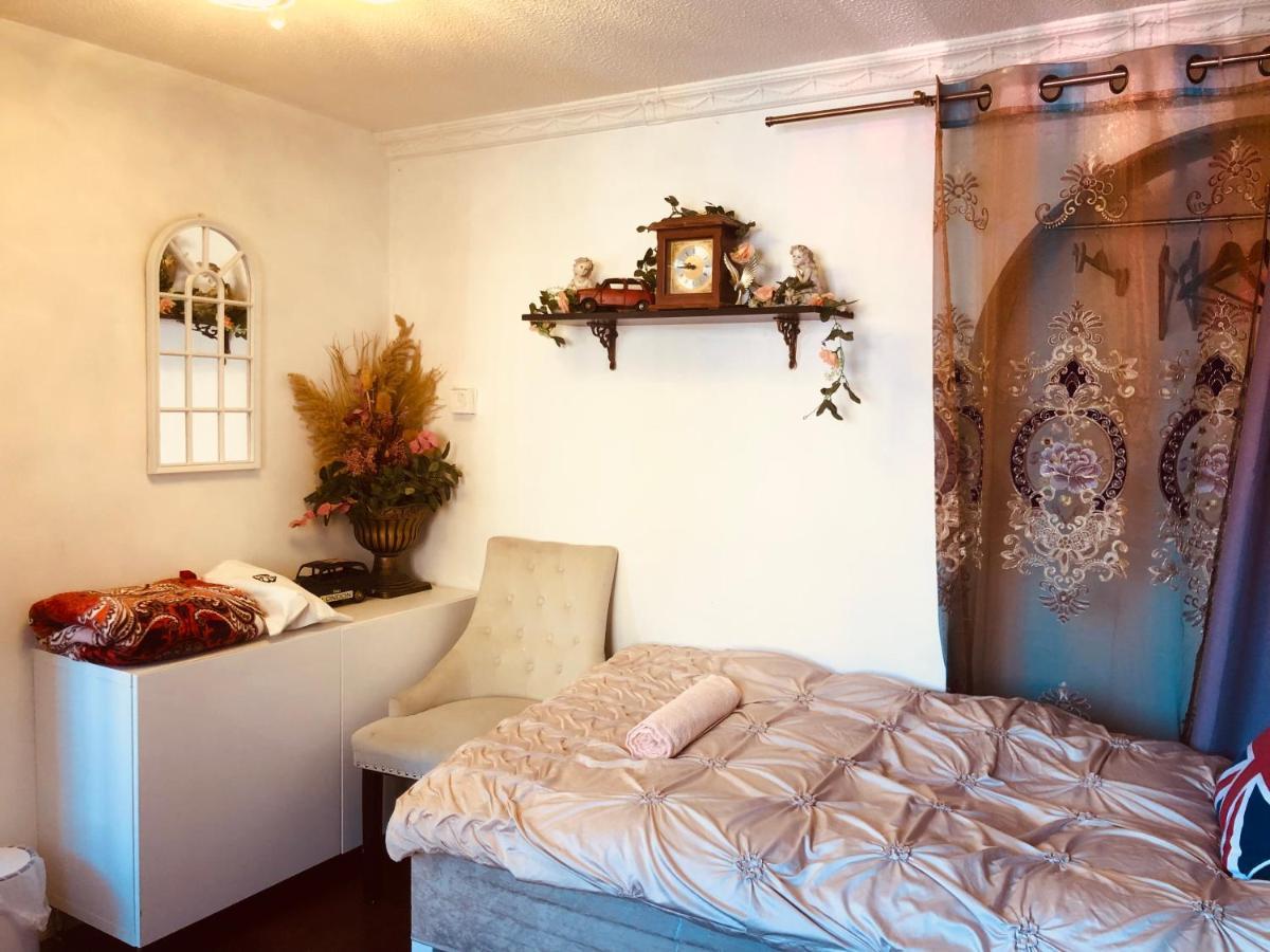 Cheerful 4 Bedroom House With Garden Free Parking London Exteriör bild