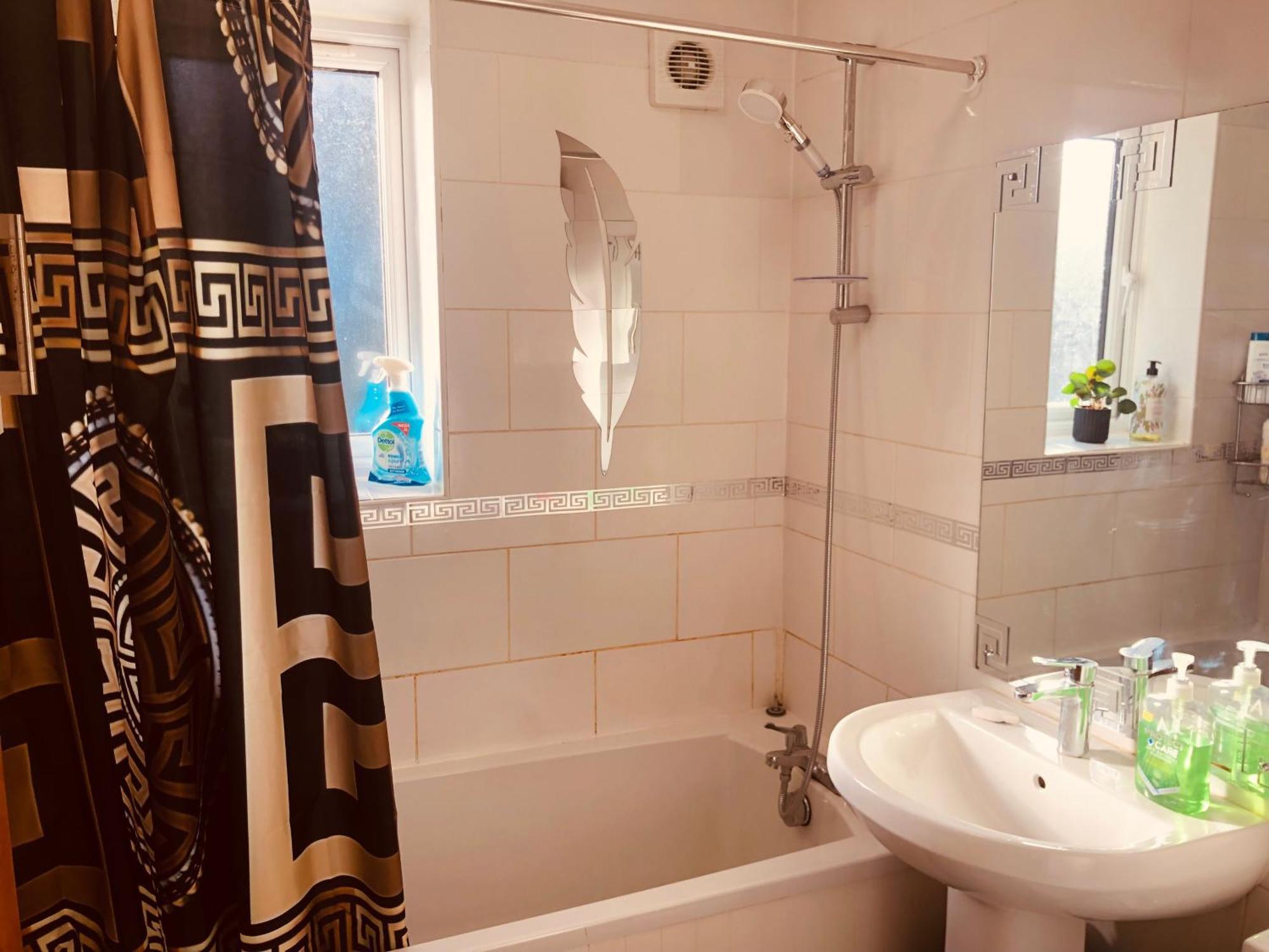 Cheerful 4 Bedroom House With Garden Free Parking London Exteriör bild