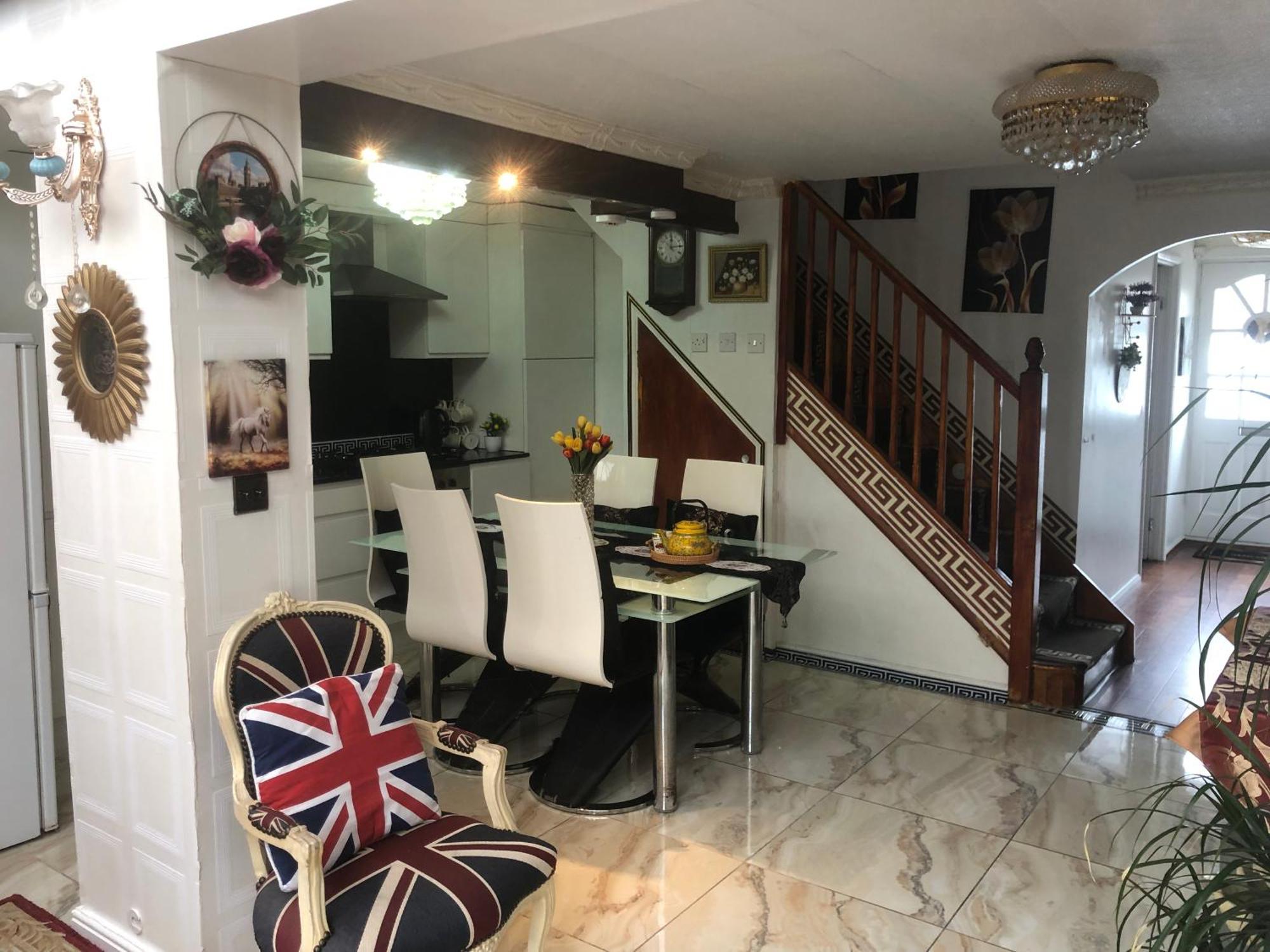 Cheerful 4 Bedroom House With Garden Free Parking London Exteriör bild